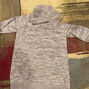 Eight Eight Eight Women's Turtleneck Sweater - Beige and White